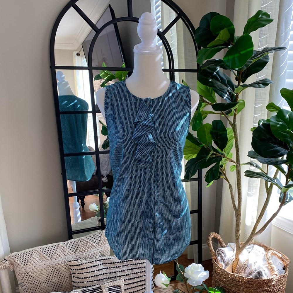 JCrew sleeveless chevron like style tank top